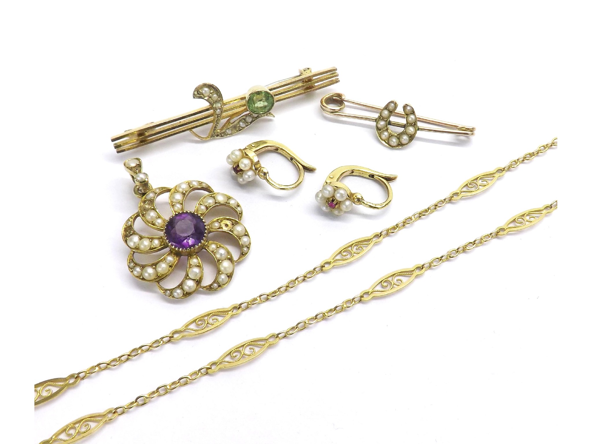 Appraisal: Attractive ct floral pendant set with a central amethyst and