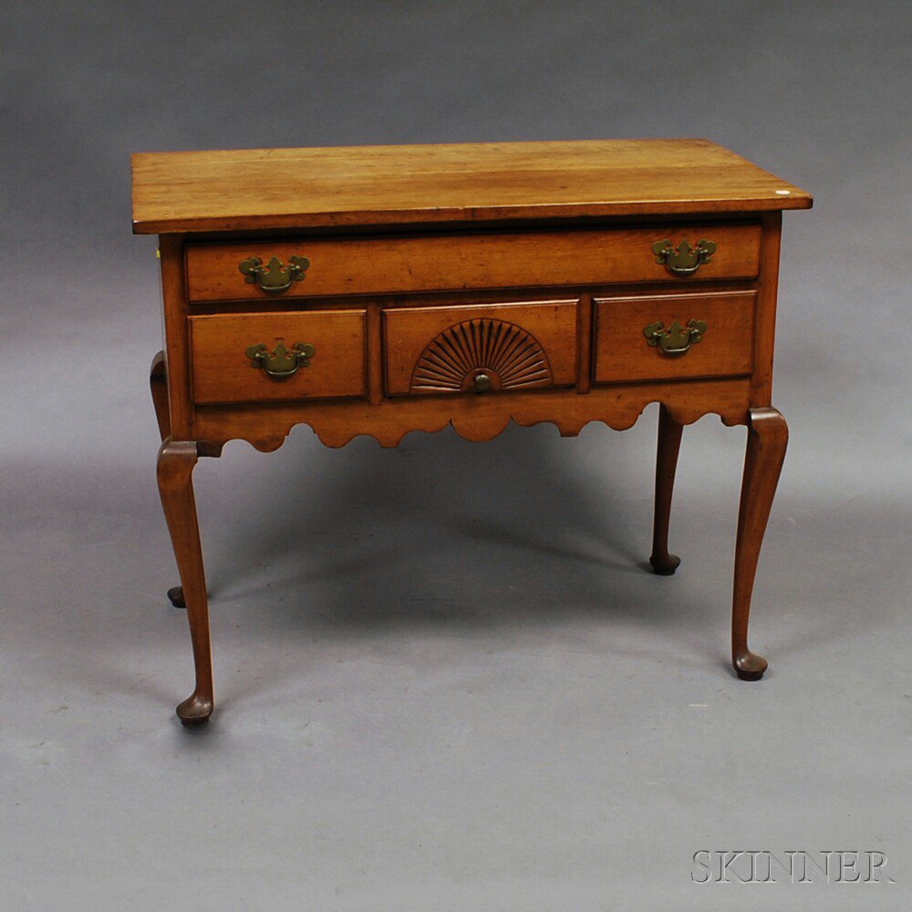 Appraisal: Queen Anne Cherry Dressing Table the rectangular top and conforming