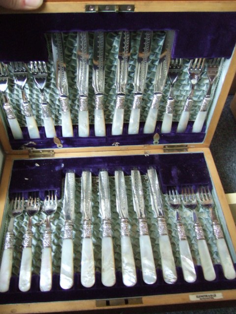 Appraisal: Twelve plated dessert or fruit knives and twelve plated forks