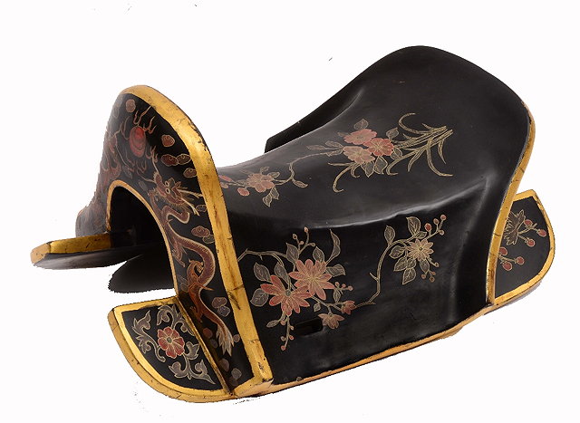 Appraisal: AN EARLY TH CENTURY CHINESE LACQUERED WOODEN SADDLE with flower