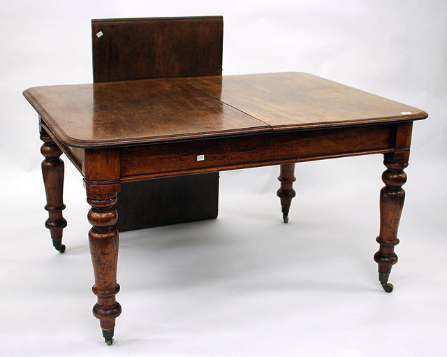 Appraisal: A VICTORIAN MAHOGANY DRAW LEAF RECTANGULAR DINING TABLE with turned