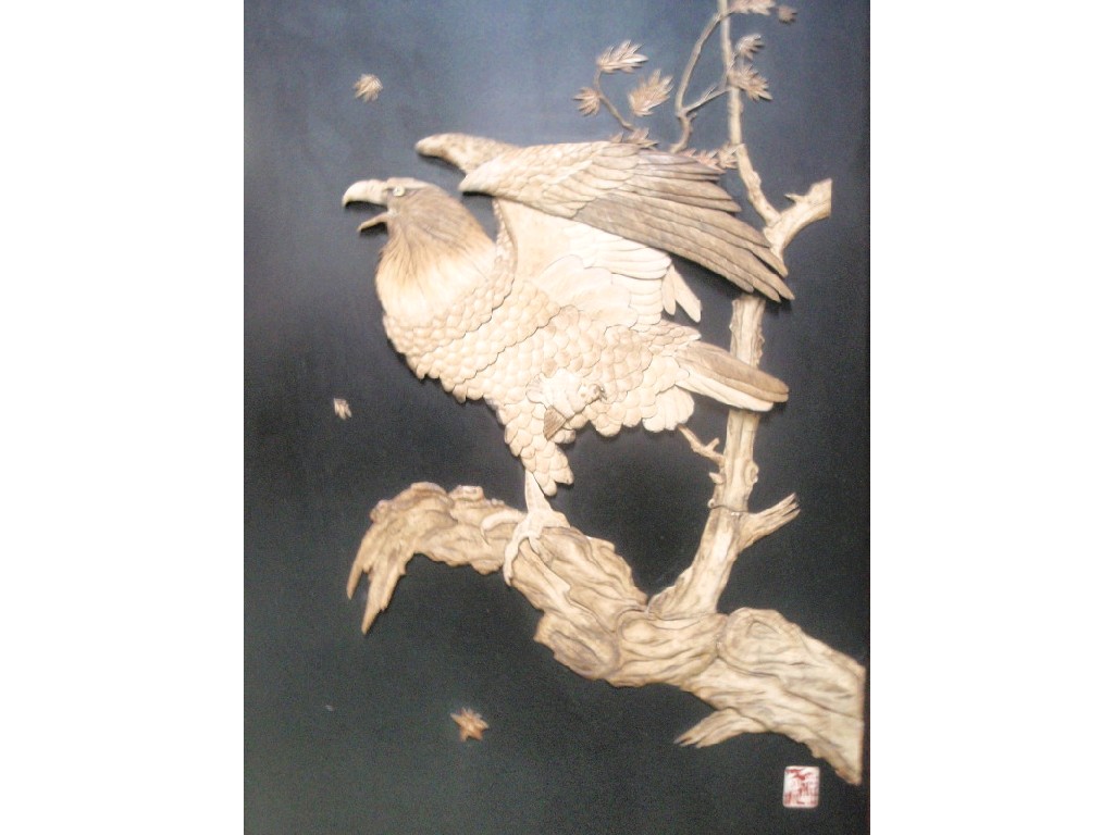 Appraisal: A pair of early thC Japanese lacquer panels depicting birds