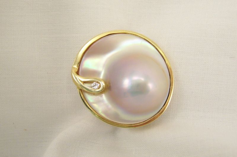 Appraisal: Mabe Pearl Shortner w diamond Measures diameter Marked Tulip kt