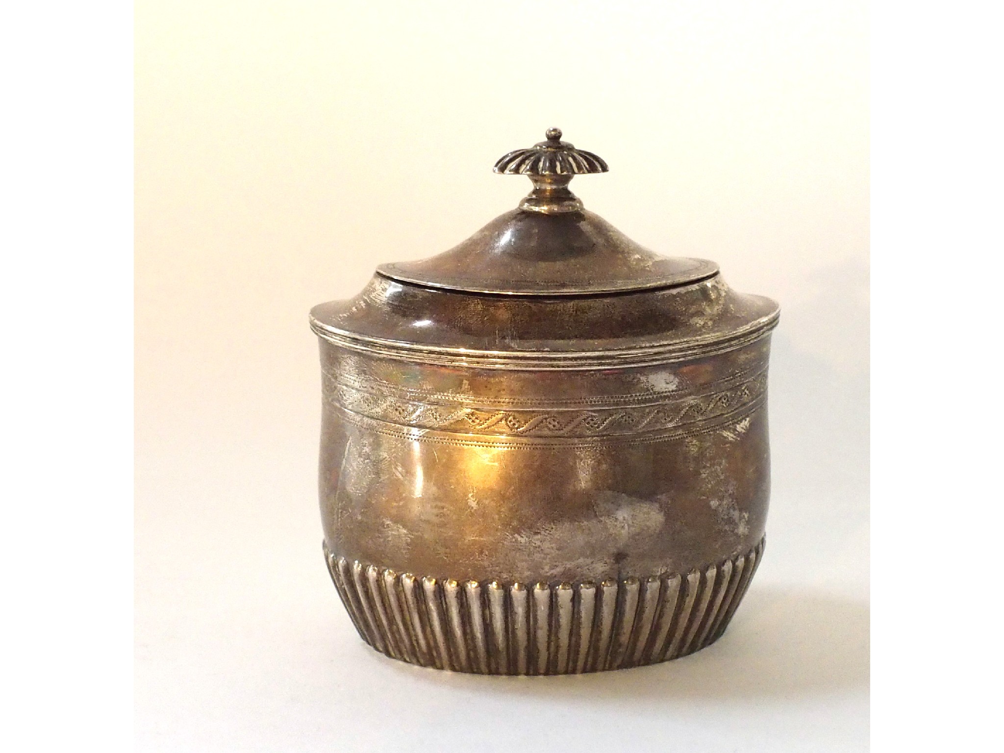 Appraisal: A silver tea caddy Sheffield oz