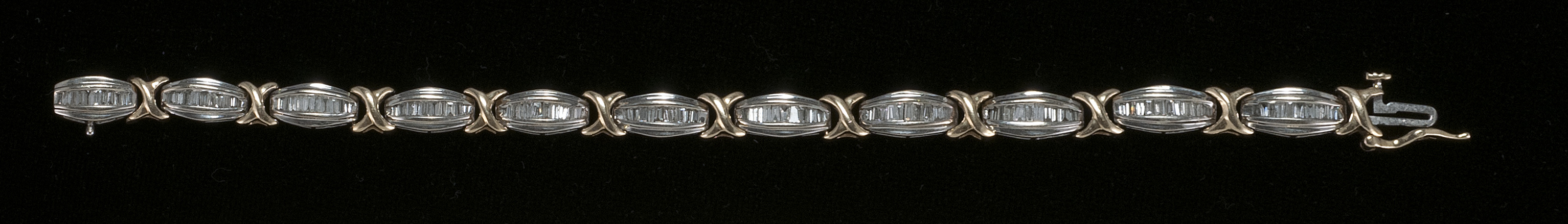 Appraisal: BICOLORED KT GOLD AND DIAMOND BRACELET White gold oblong links