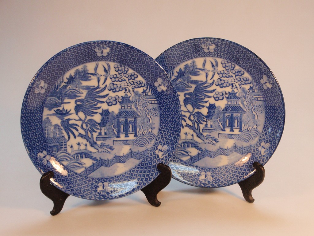 Appraisal: A pair of thC Japanese porcelain plates decorated in the