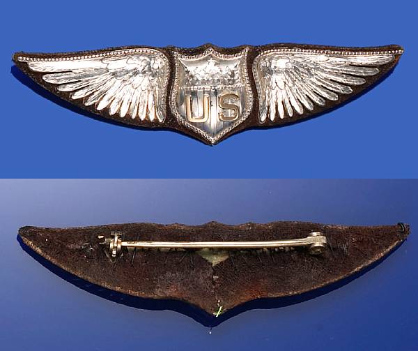 Appraisal: A World War era Dallas Pilot's wing Three-piece silver wing