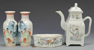 Appraisal: Grouping of early th c Chinese Porcelain st item Famille