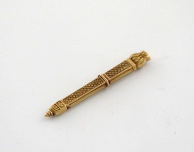 Appraisal: A th century French gold needle case tapering form engine