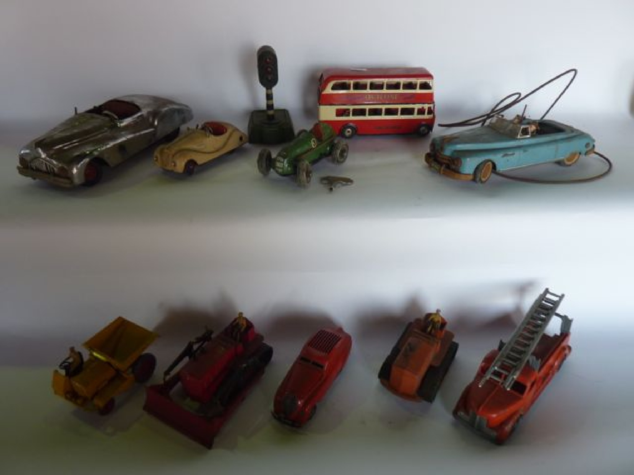 Appraisal: A box containing an assortment of vintage model vehicles to