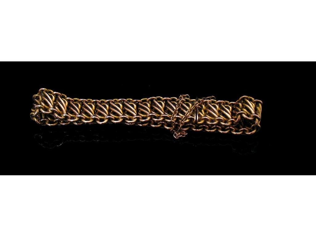 Appraisal: A CT YELLOW GOLD FANCY FIGURE OF EIGHT LINK BRACELET