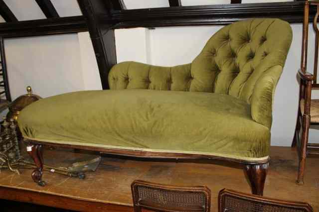 Appraisal: A VICTORIAN BUTTON BACK CHAISE LONGUE with shaped frame and