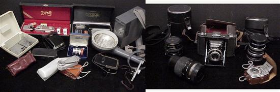 Appraisal: Assortment of early th C cameras including Zeiss Ikon Minolta