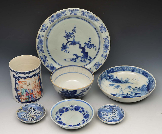 Appraisal: AN TH CENTURY CHINESE BLUE AND WHITE PLATE decorated a