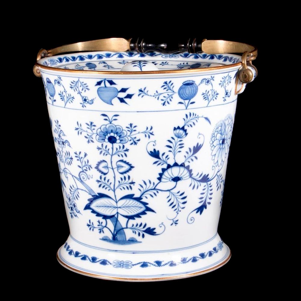 Appraisal: A Meissen porcelain ice bucket A large late th early