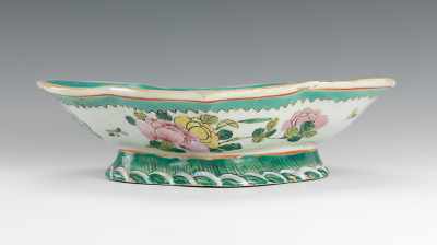 Appraisal: Chinese Tongzhi Bowl with Famille Verte Decoration Chinese lobed porcelain