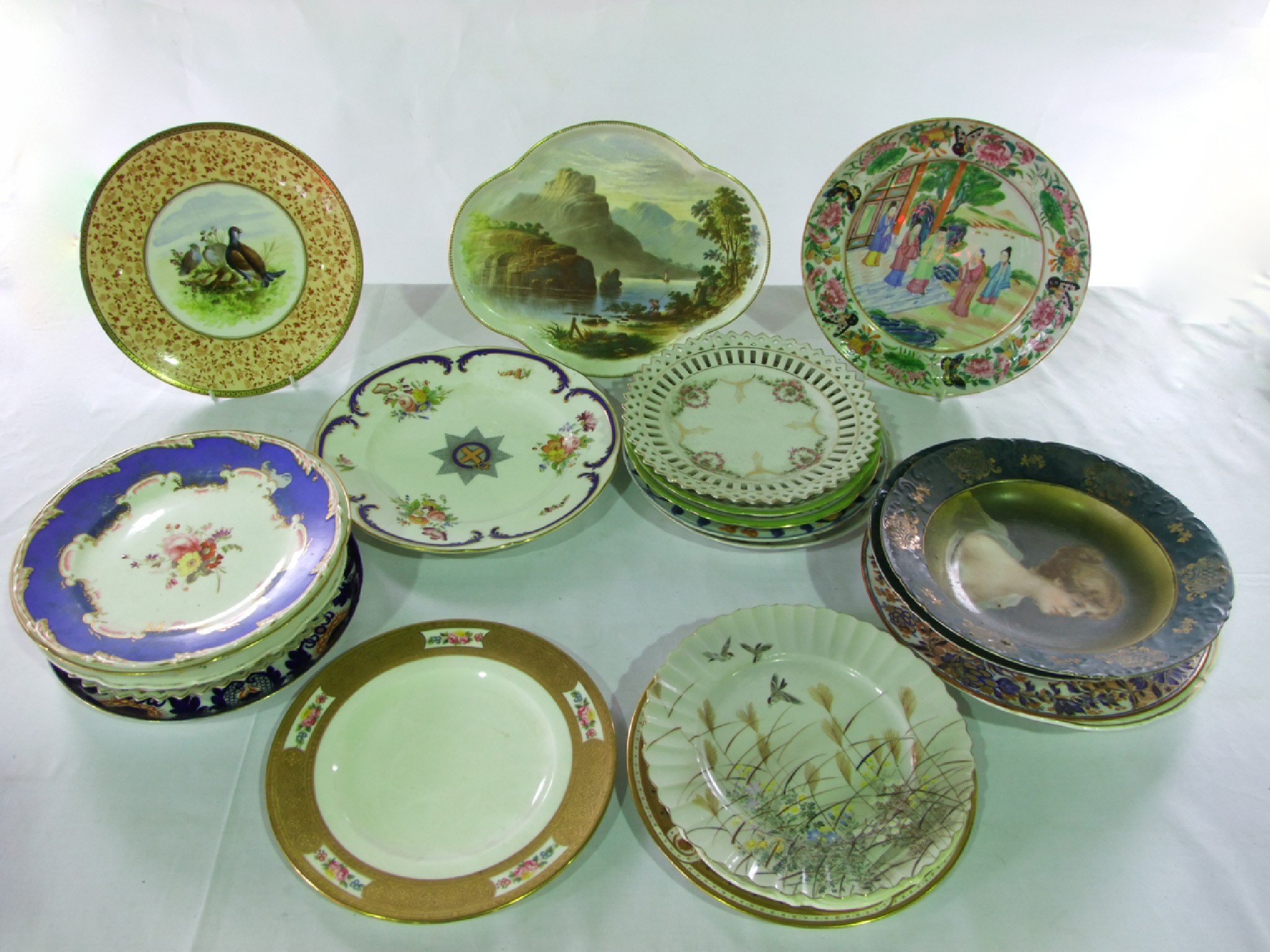 Appraisal: A collection of mainly th century decorative plates including example