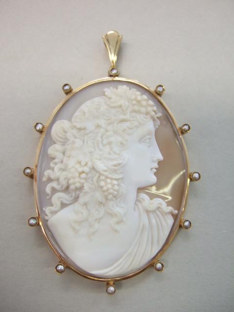 Appraisal: A gold mounted oval shell cameo pendant carved as the