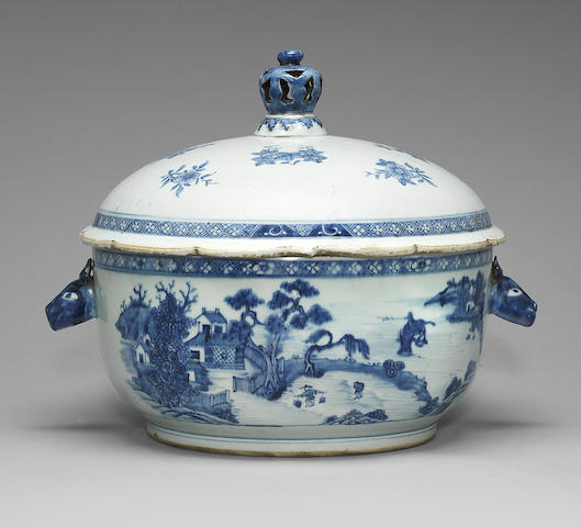 Appraisal: A Chinese blue and white circular tureen and cover Qianlong