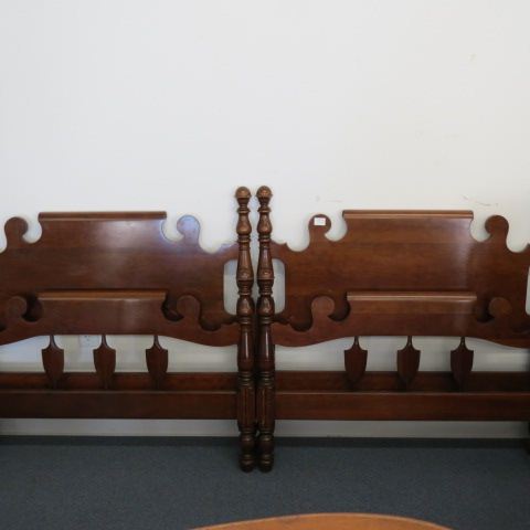 Appraisal: Pair of Mahogany Twin Beds excellent