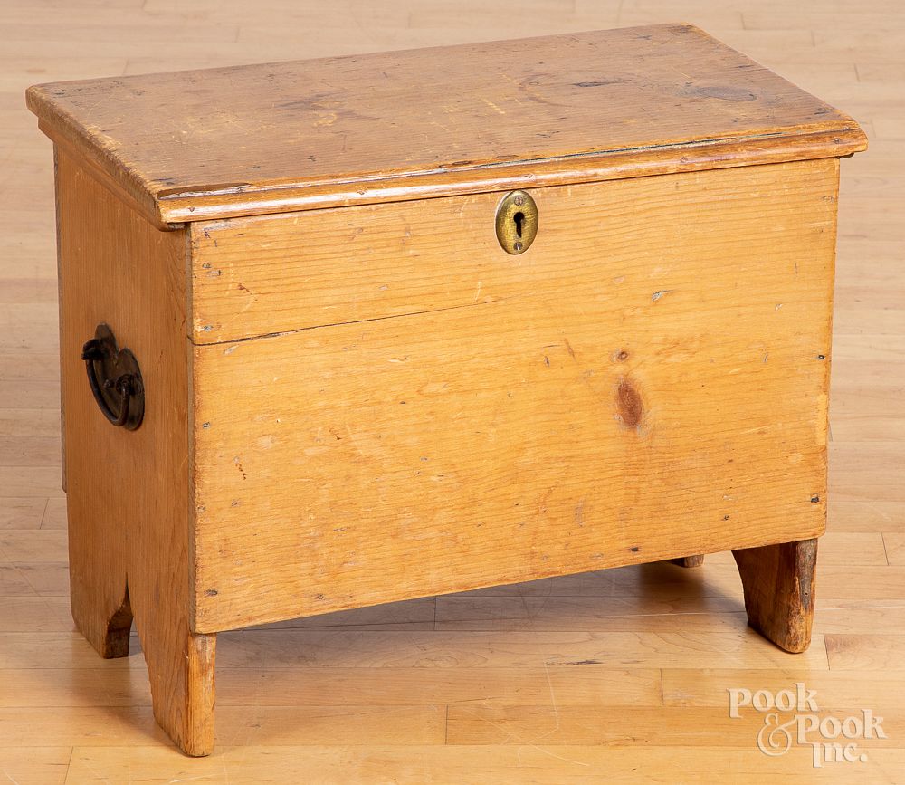 Appraisal: New England child's pine blanket chest New England child's pine