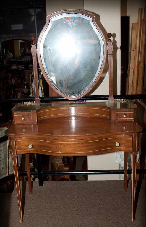 Appraisal: Edwardian stringer inlaid mahogany shaped front dressing table Estimate -