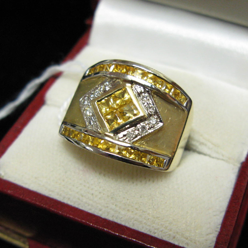 Appraisal: MAN'S CANARY DIAMOND COLORLESS DIAMOND AND FOURTEEN KARAT GOLD RING