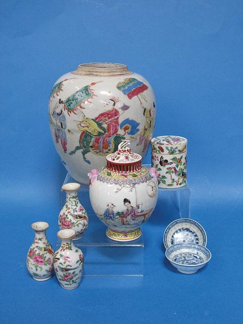 Appraisal: A CHINESE FAMILLE ROSE POT POURRI VASE AND COVER the