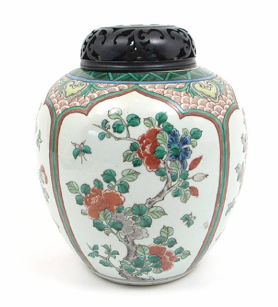 Appraisal: A Chinese famille verte porcelain ginger jar with wood top