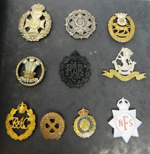 Appraisal: A collection of military and other badges buttons and textile