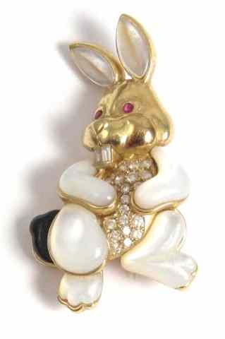 Appraisal: FOURTEEN KARAT GOLD RABBIT BROOCH set with mother-of-pearl black onyx