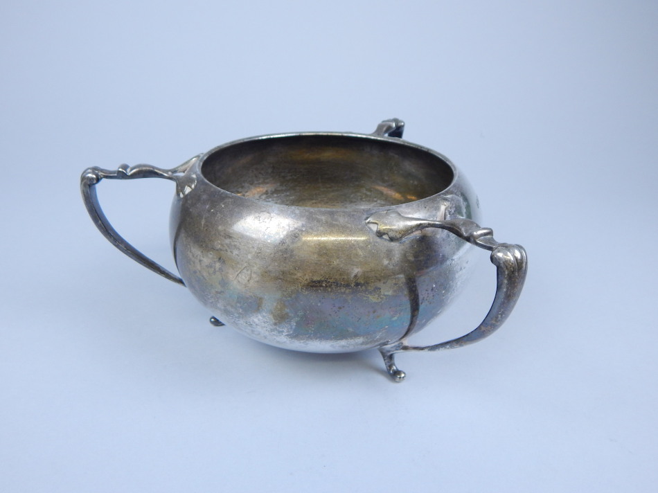 Appraisal: An Edwardian silver tyg each handle cast in Art Nouveau