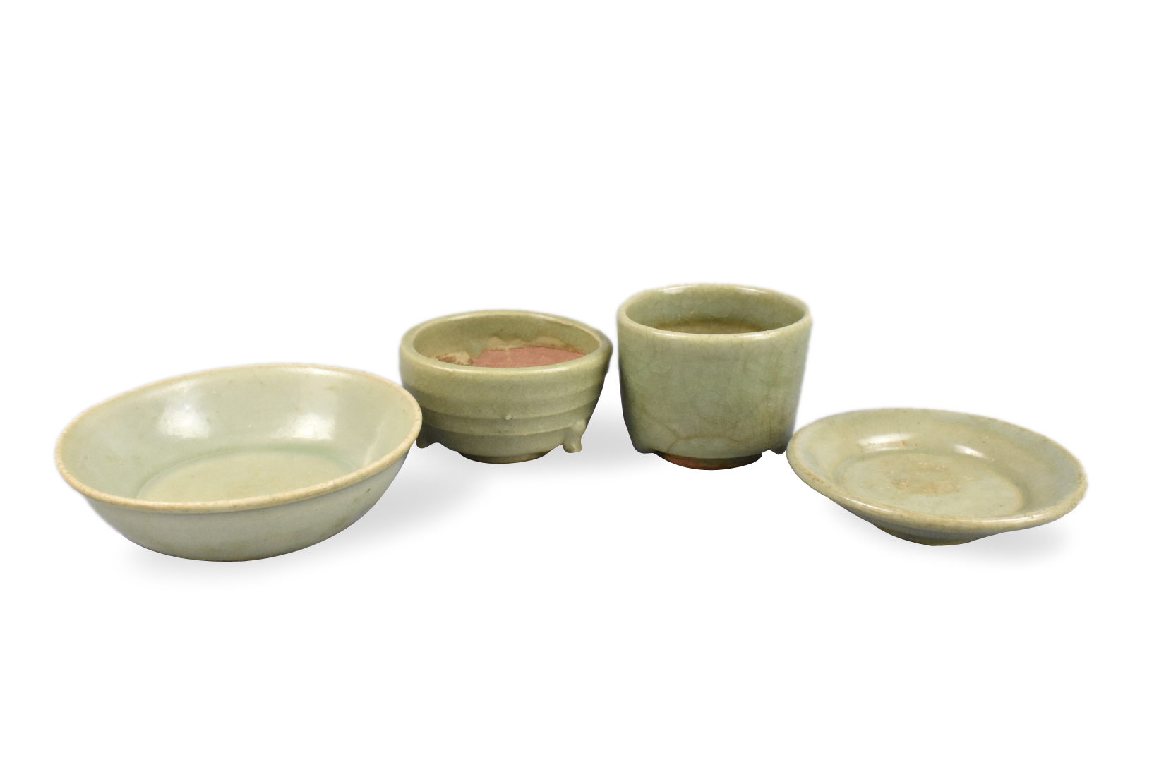 Appraisal: Four Chinese longquan celadon plates and censers dated from Yuan-Ming