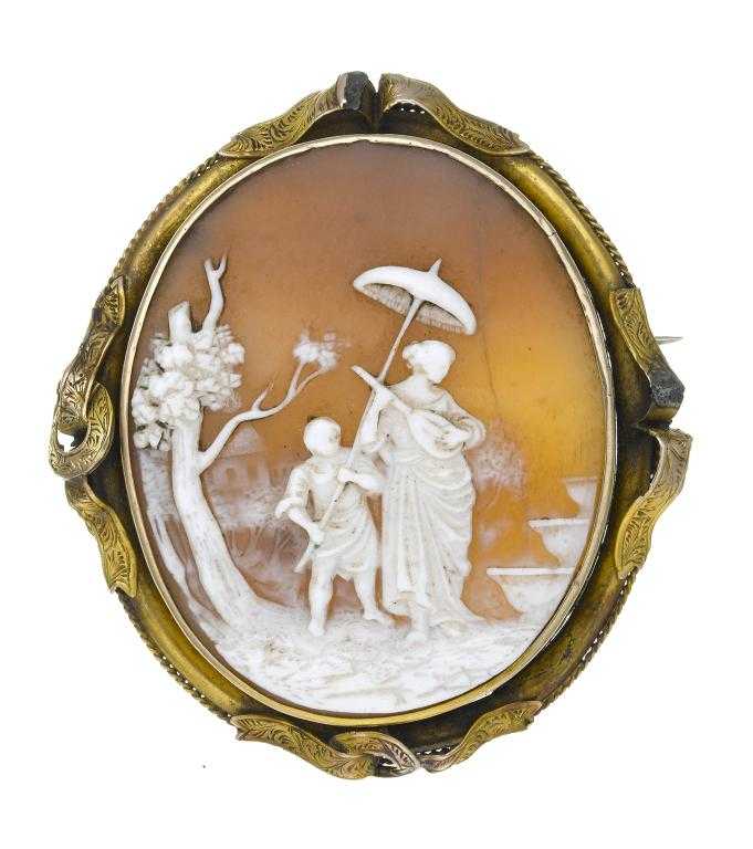 Appraisal: AN ANTIQUE CAMEO BROOCH the oval shell carved with a