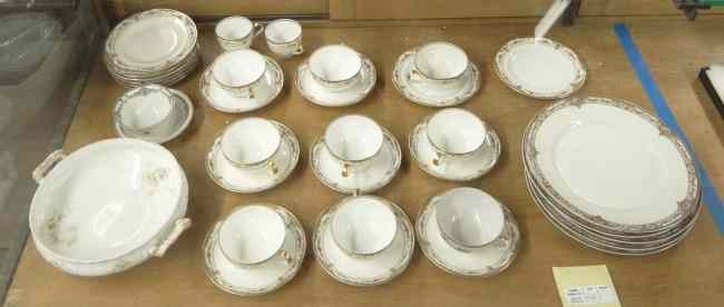 Appraisal: Lot over pcs Haviland Limoges dinnerware Imperfections