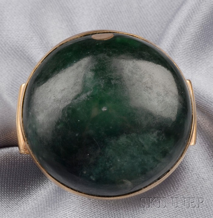 Appraisal: kt Gold and Olmec Jadeite Ring bezel-set with a large