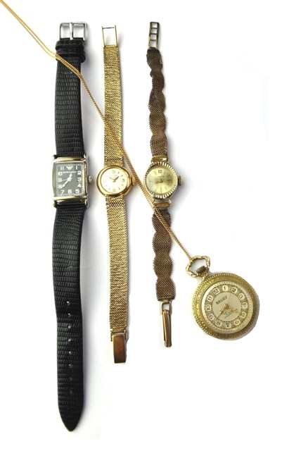 Appraisal: A ladies ct gold Longines bracelet wristwatch with a foldover