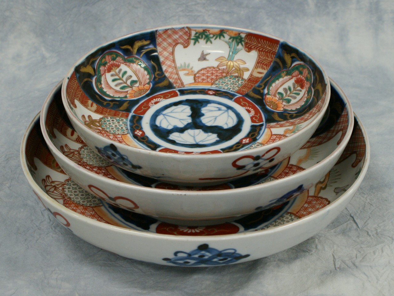 Appraisal: Nest of Japanese Imari Bowls th century largest in diameter