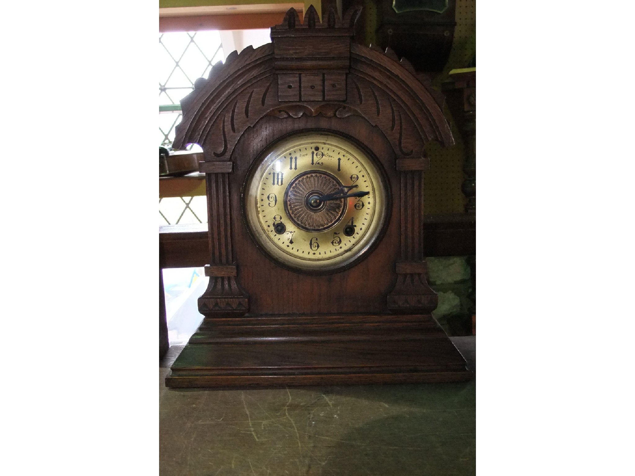 Appraisal: An Ansonia mantle clock in a carved oak case with