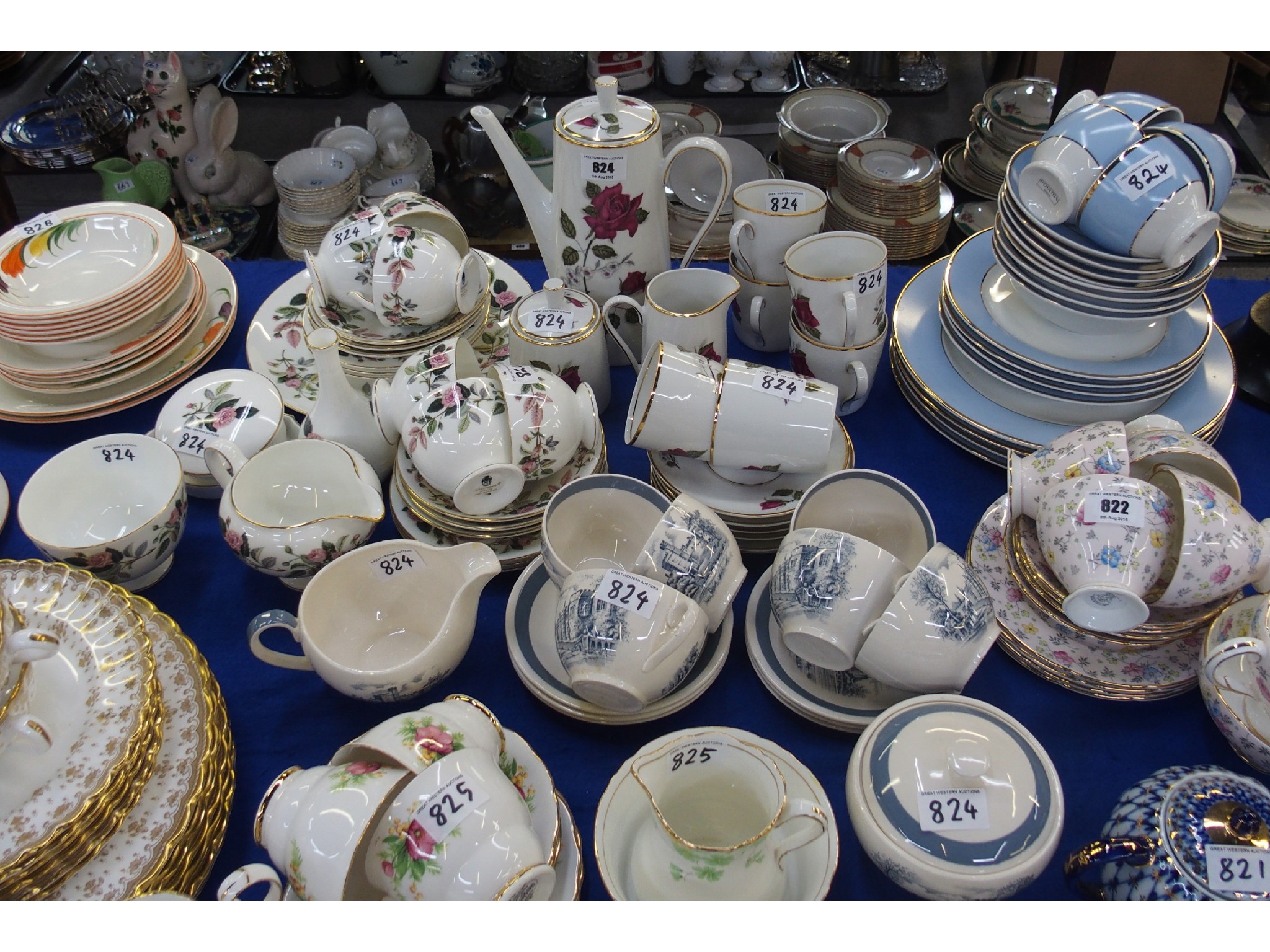 Appraisal: Group comprising Doulton partial dinner service Wedgwood teaset Polish porcelain