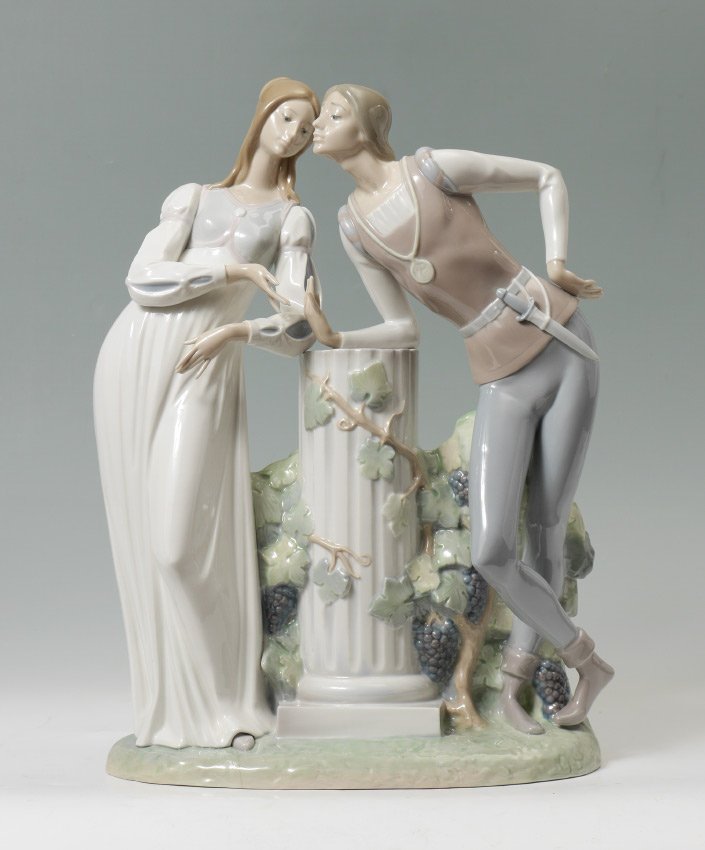 Appraisal: LLADRO PORCELAIN FIGURINE ROMEO AND JULIET Alfredo Ruiz sculptor issued