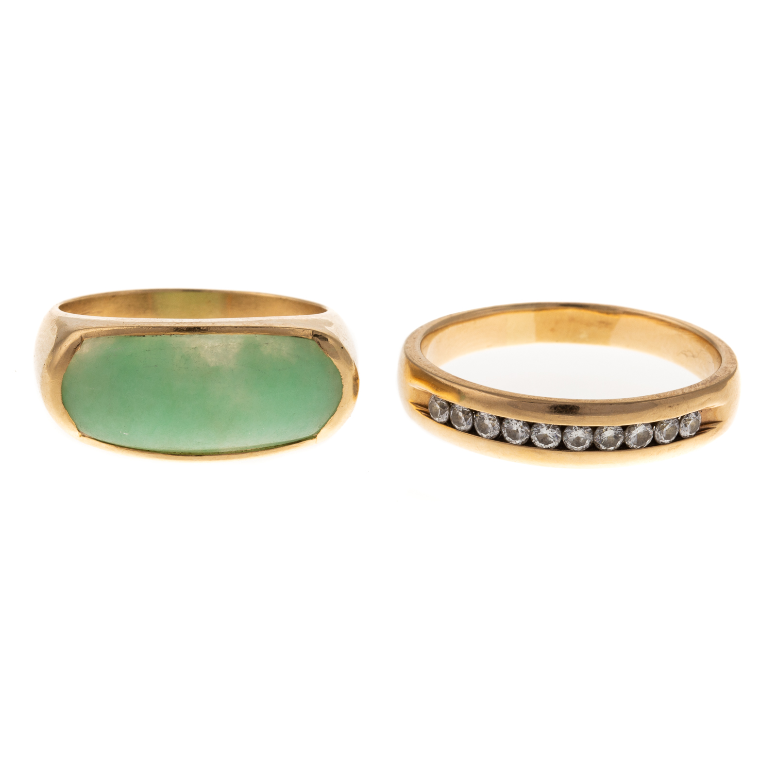 Appraisal: A DIAMOND BAND JADE RING IN K K yellow gold