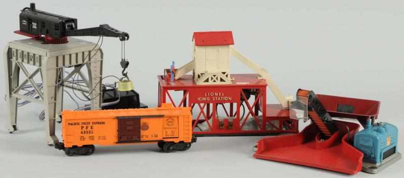 Appraisal: Lot of Lionel Train Accessories American Post-war Includes one crane