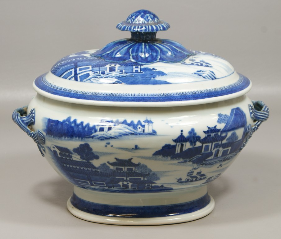 Appraisal: Chinese Export Nanking Porcelain covered tureen - wide no visible