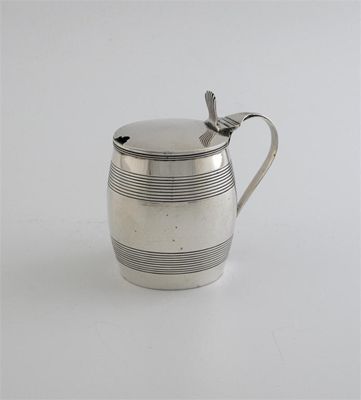 Appraisal: A George III barrel shaped mustard pot with two reeded