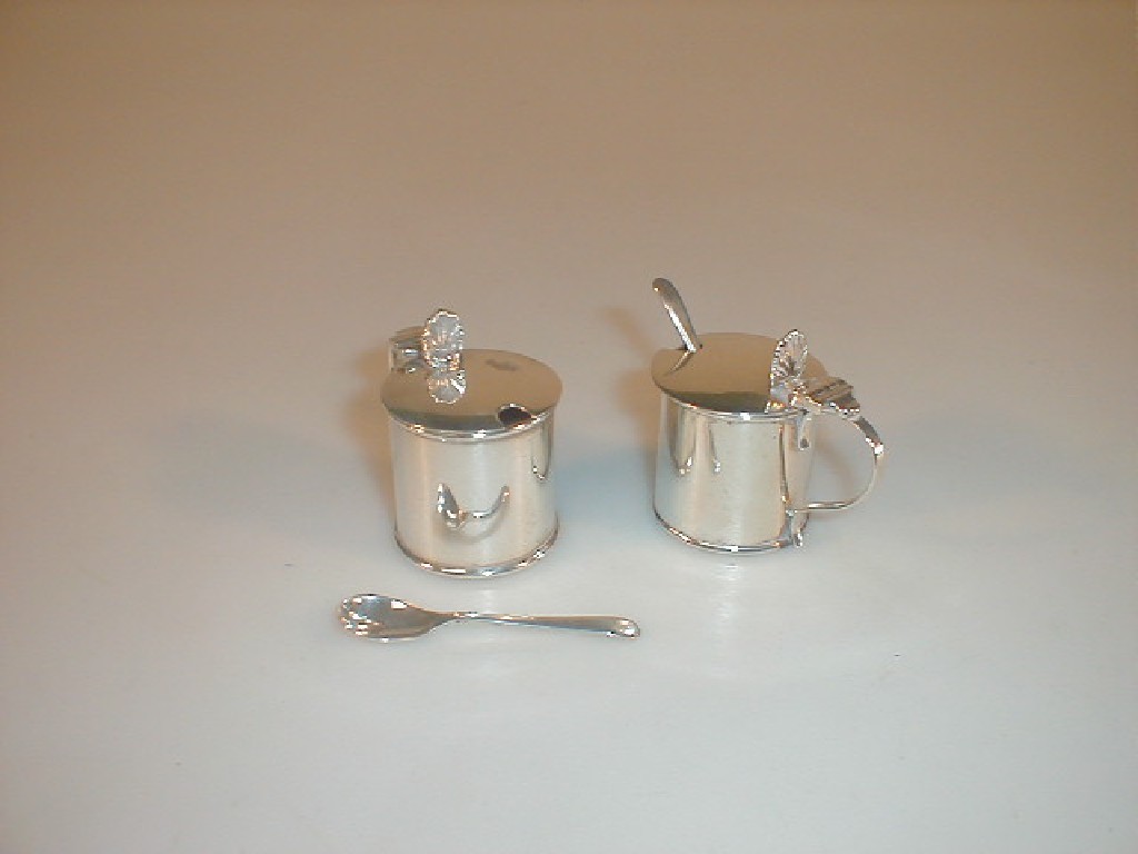 Appraisal: A matched pair of Edward VII Silver Drum Mustards each