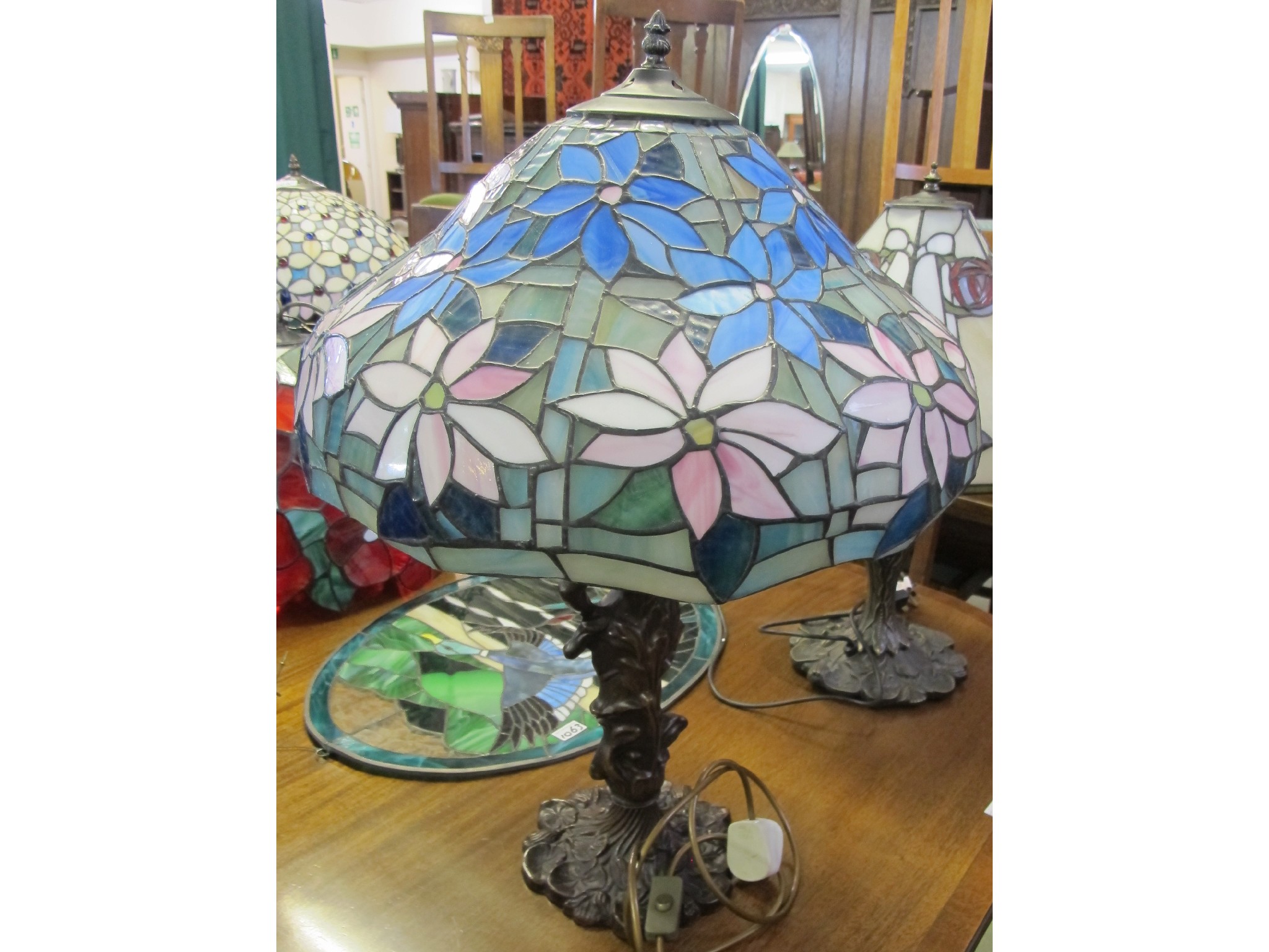 Appraisal: A Tiffany style floral table lamp