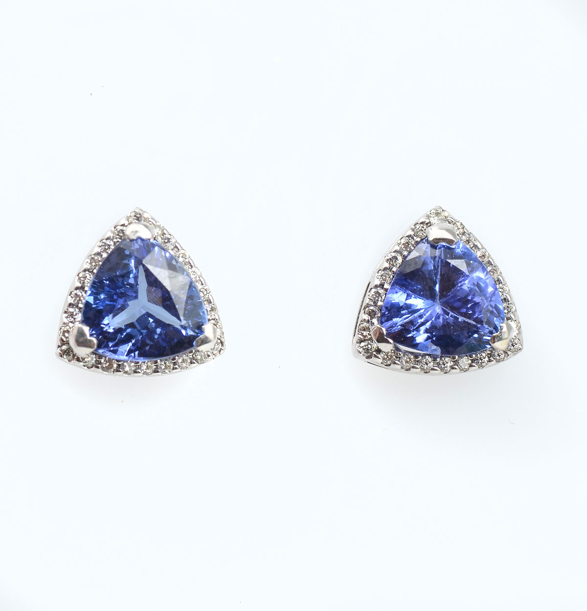 Appraisal: K TANZANITE DIAMOND EARRINGS A single dark purplish-blue triangular cut