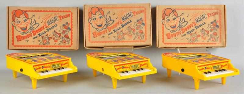 Appraisal: Lot of Howdy Doody Magic Pianos Xylo Doodle Pieces are