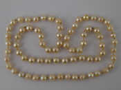 Appraisal: A cultured pearl necklace pearl approx mm diameter approx cm